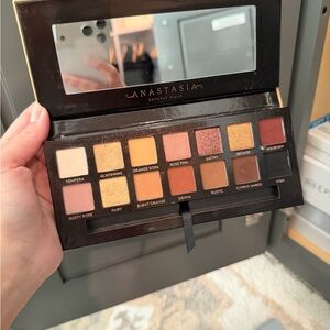 Anastasia Beverly Hills Eyeshadow Palette - SOFT GLAM